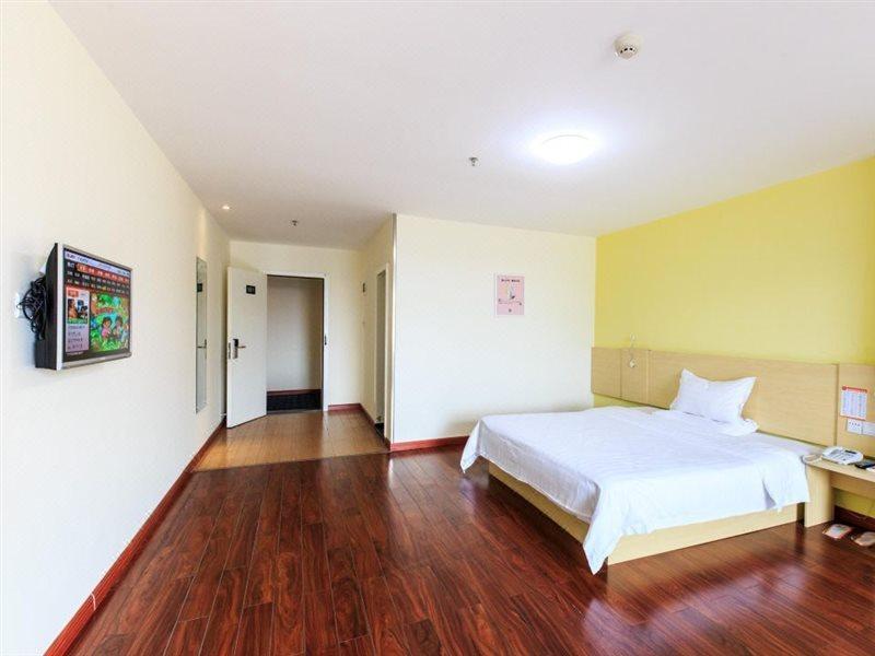7 Days Inn Yangjiang Xinyue International Studio Exterior photo