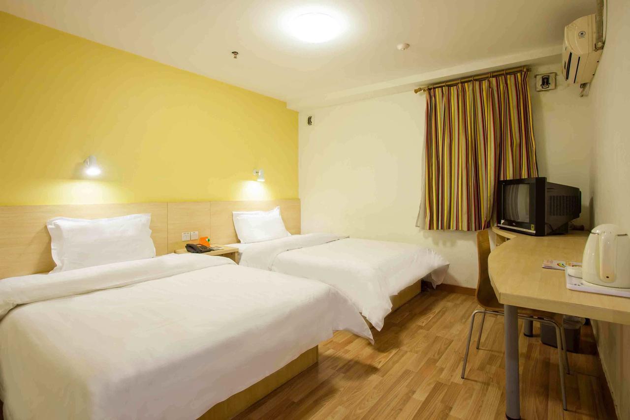 7 Days Inn Yangjiang Xinyue International Studio Room photo