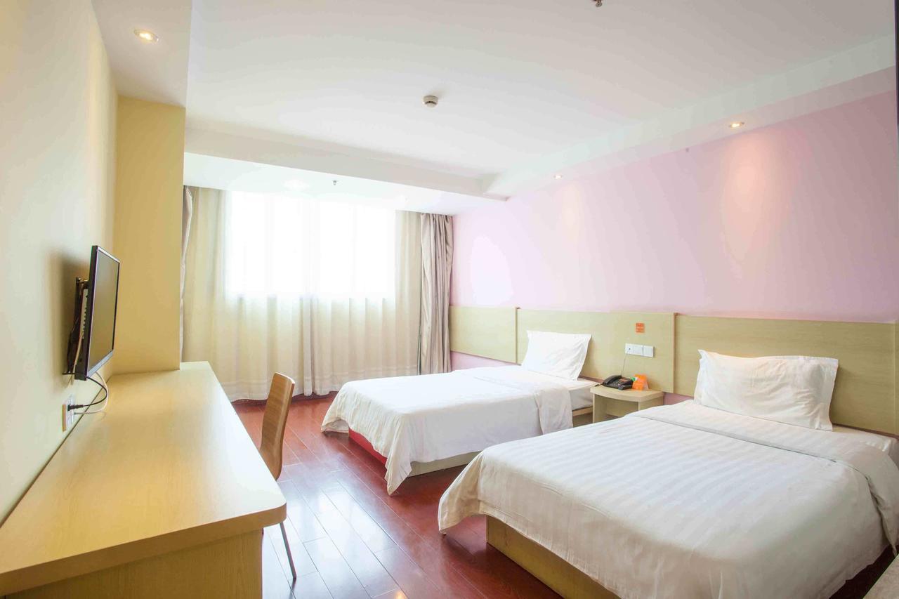 7 Days Inn Yangjiang Xinyue International Studio Room photo