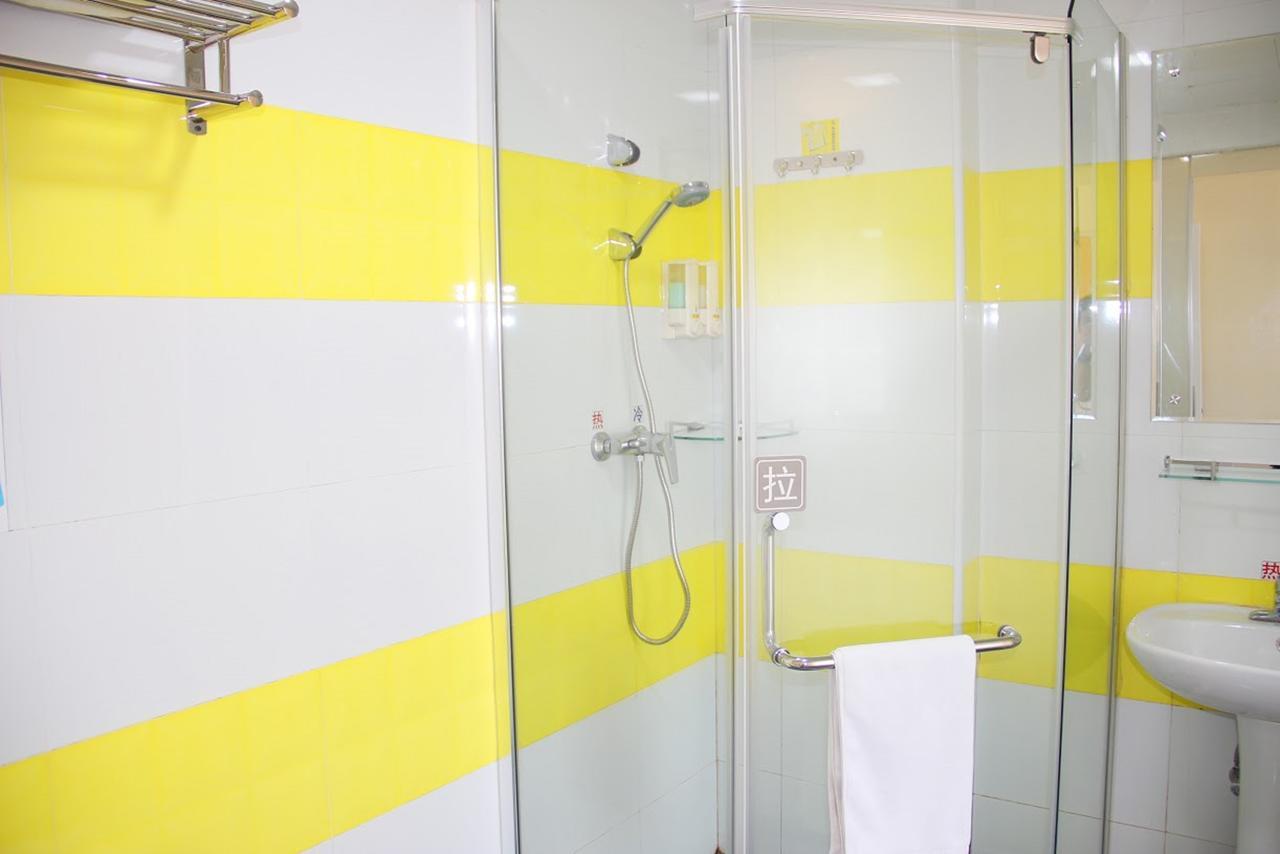 7 Days Inn Yangjiang Xinyue International Studio Exterior photo