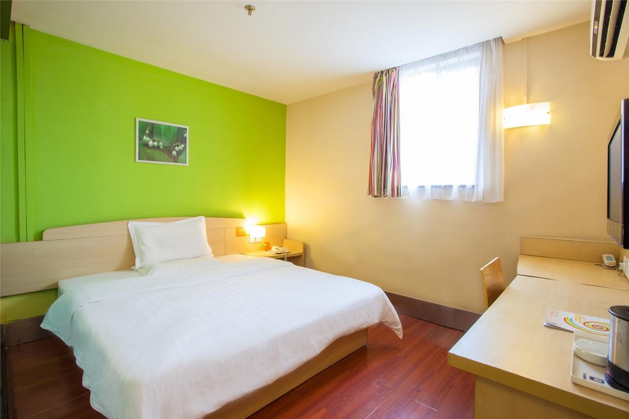 7 Days Inn Yangjiang Xinyue International Studio Exterior photo