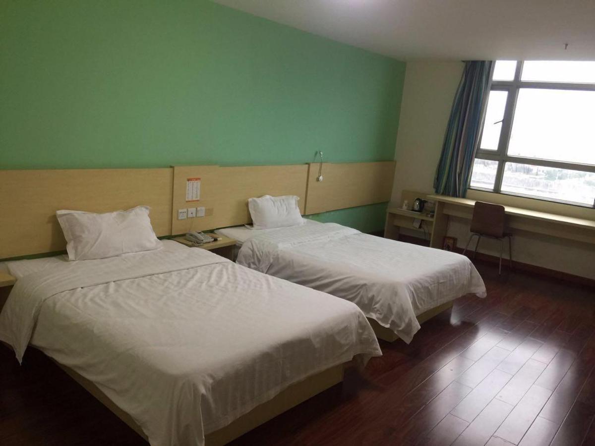 7 Days Inn Yangjiang Xinyue International Studio Exterior photo